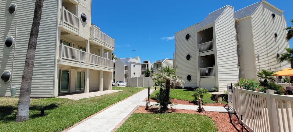 Tons of Beds 1st Floor Beachfront Condo - 2 Pools Hotel in South Padre Island