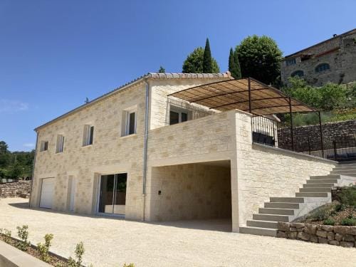 Gite de La Source - Villa privee avec piscine Hotel in Provence-Alpes-Côte d'Azur
