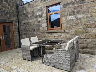 Cozy Cottage Close to Haworth Sleeps 2 With Garden Hotel in England