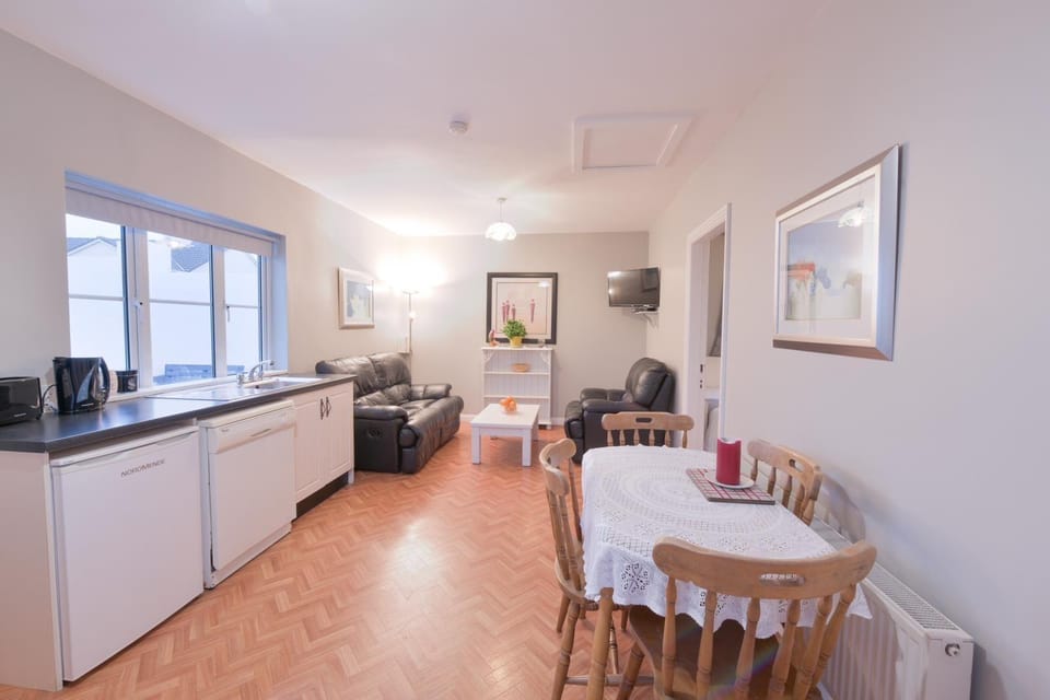 10mindrivecliffsofmoher-cozy2br-parking-wifi Hotel in Lahinch