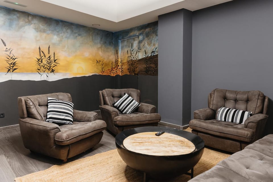 Shared lounge/TV area