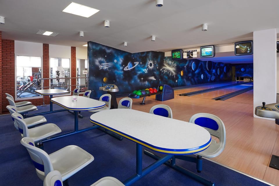 Bowling alley