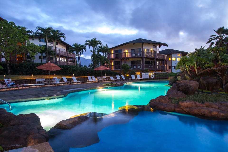 Swimming pool [outdoor]