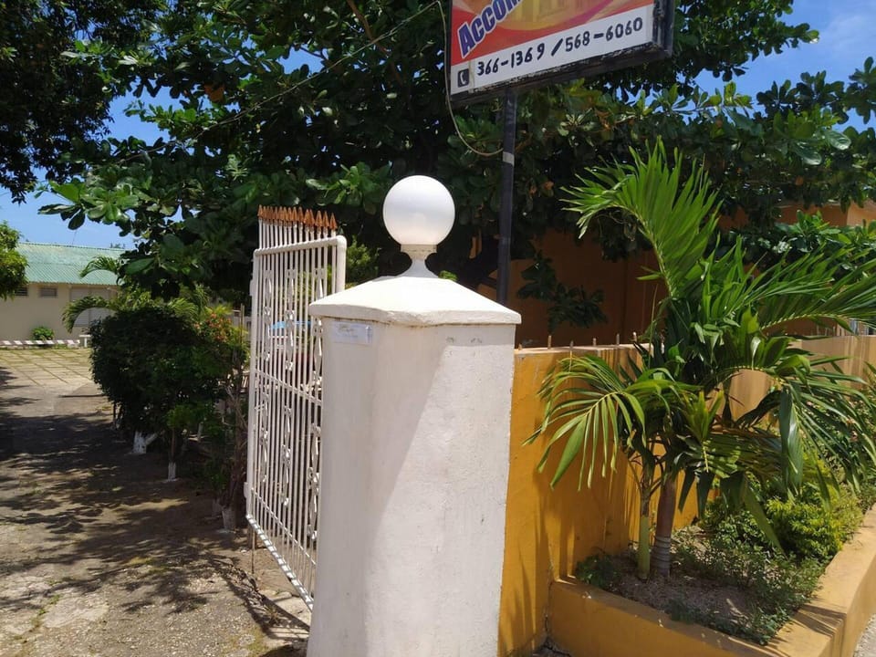 Tropical Haven in Discovery Bay - 6 Bedroom Villa Hotel in St. Ann Parish