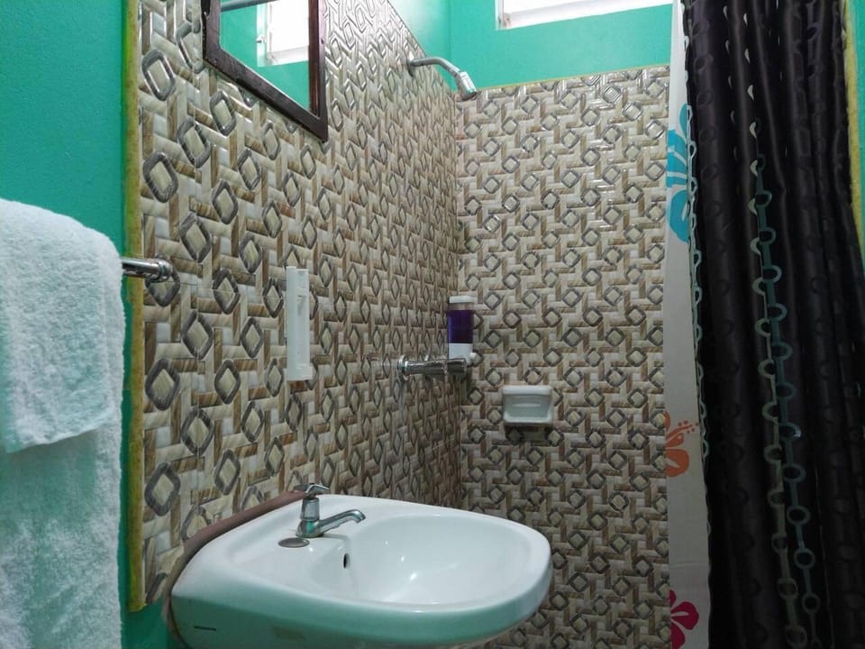 Tropical Haven in Discovery Bay - 6 Bedroom Villa Hotel in St. Ann Parish