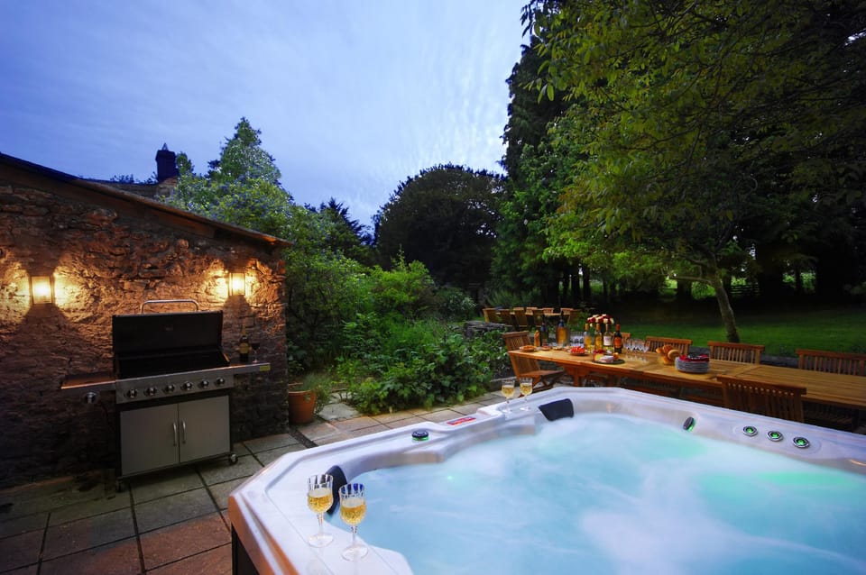 Beautiful 5bedroom house sleeps13 hottub Hotel in Shepton Mallet