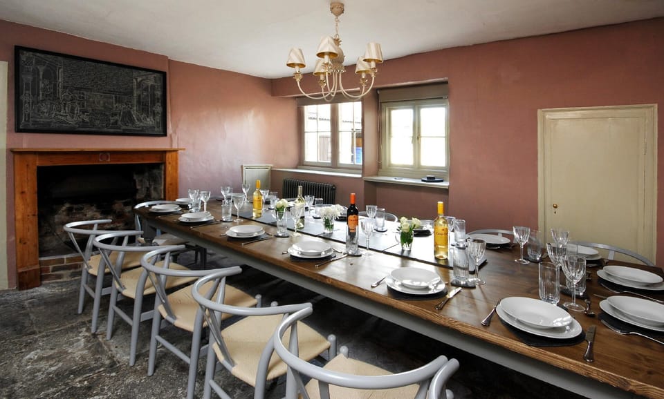 Beautiful 5bedroom house sleeps13 hottub Hotel in Shepton Mallet