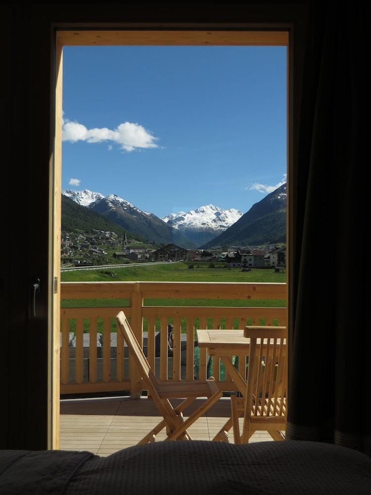 Ecohotel Chalet des Alpes Hotel in Canton of Grisons