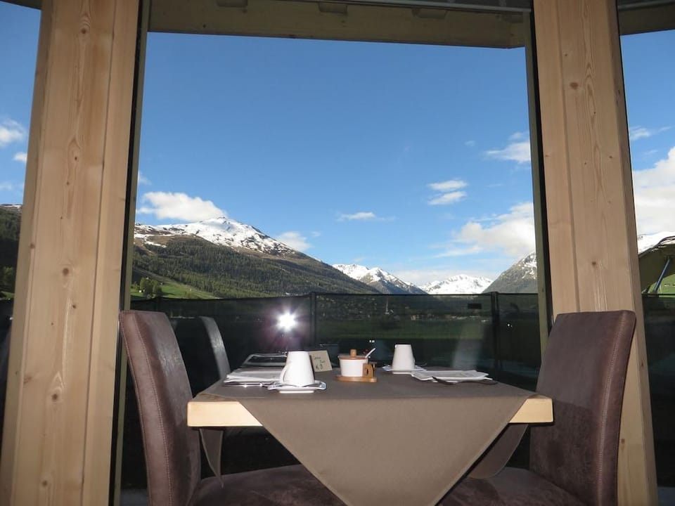 Ecohotel Chalet des Alpes Hotel in Canton of Grisons