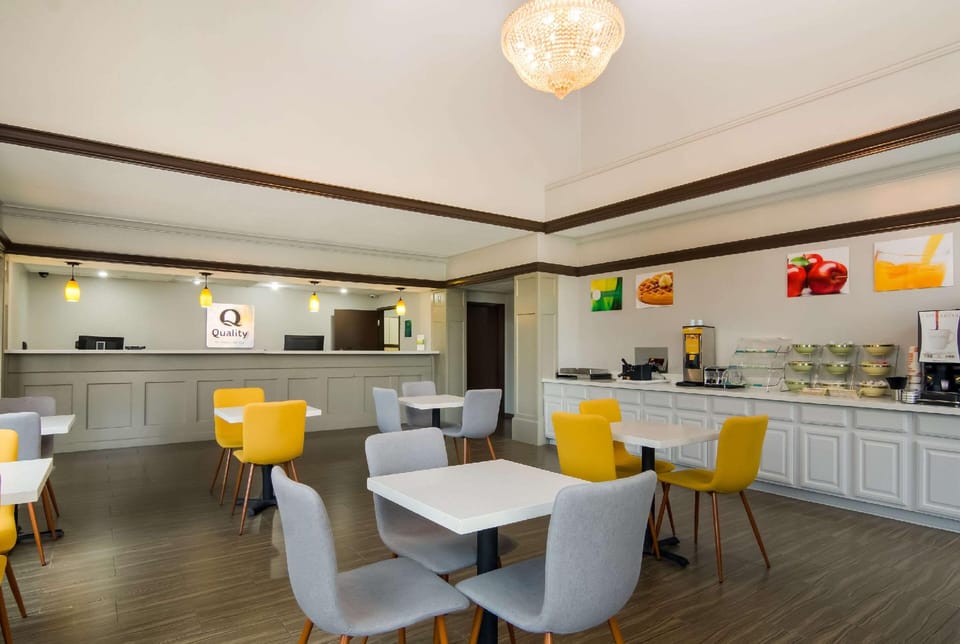 Quality Inn & Suites Waco North Hotel in Bellmead