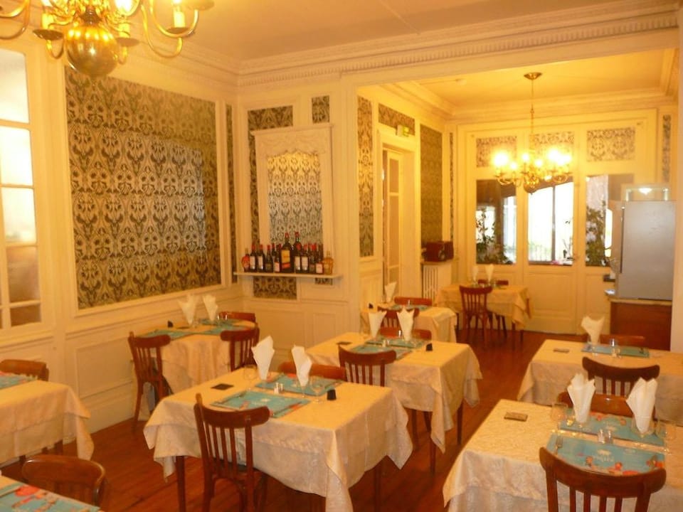 Le Riviera Hotel in Auvergne-Rhône-Alpes