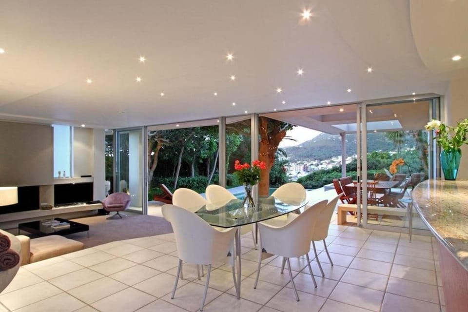 Lion's View Hotel in Camps Bay