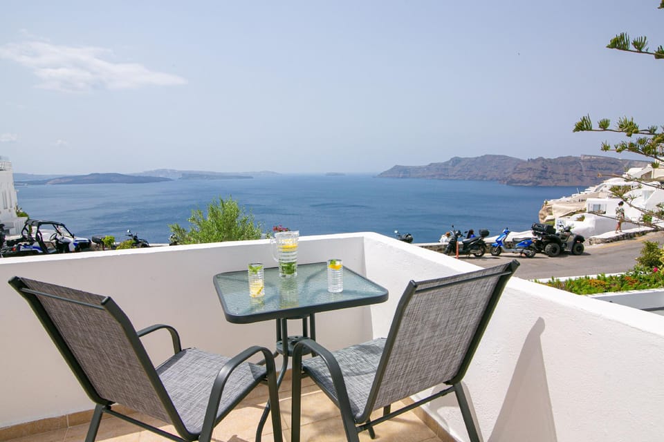 Sensia Hotel in Oia