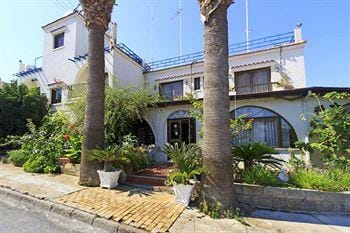 Follow The Sun Hotel in Poli Crysochous