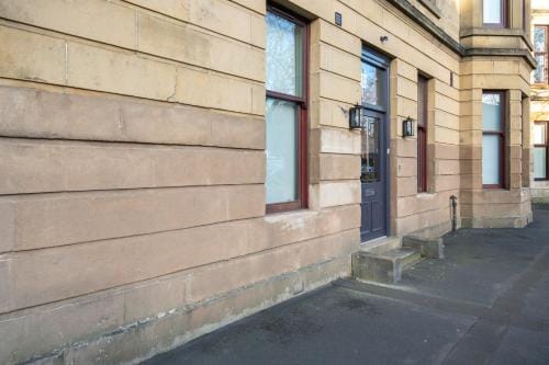 Bluebell Studio Glasgow Airport Hotel in Paisley