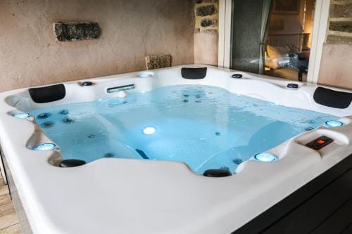 Tanyard Barn - Luxury Hot Tub & Secure Dog Field Included Lodge in Glossop