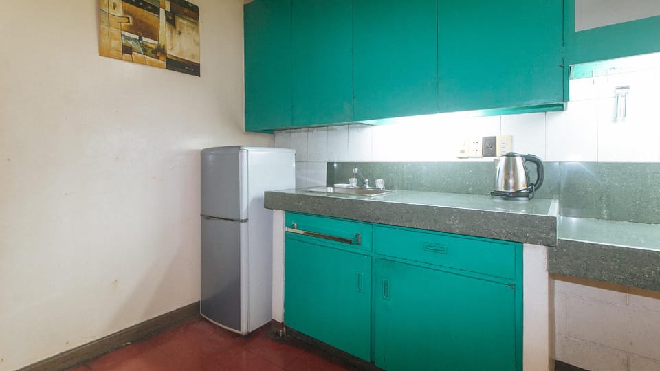 RedDoorz @ Broadway Court Apartelle Quezon City Hotel in Quezon City