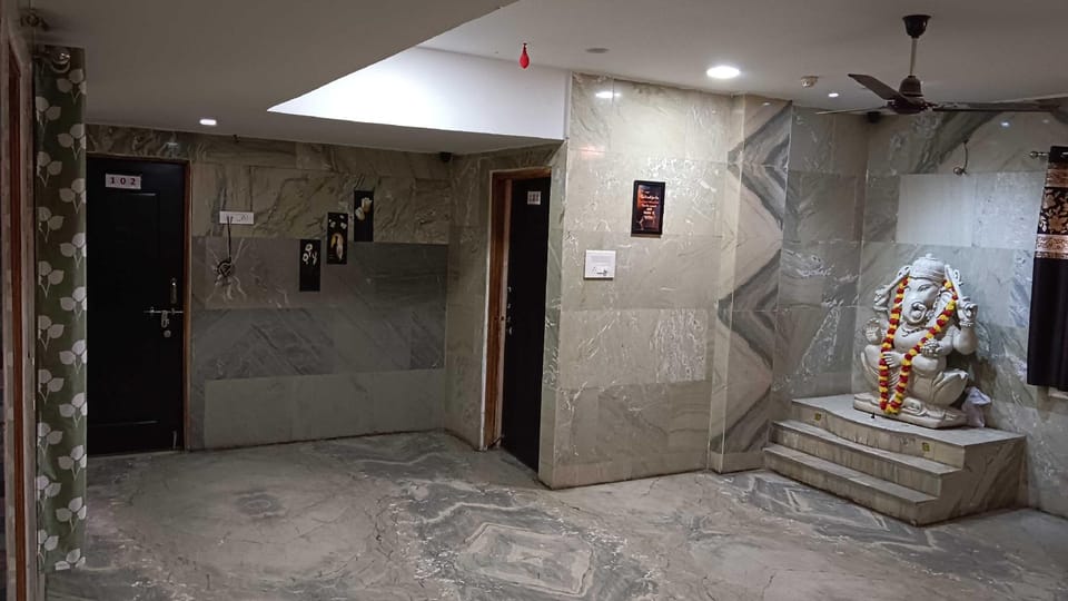 Hotel O DREAMZZ INN Hotel in Maharashtra