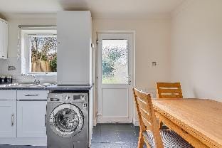 Immaculate Two Bedroom House with Parking Hotel in Bedford