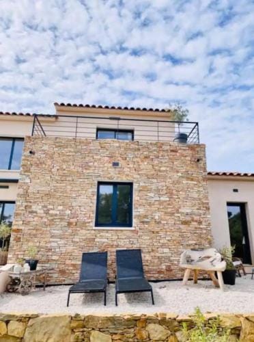 La grange des amoureux piscine jacuzzi et massages Hotel in Le Beausset