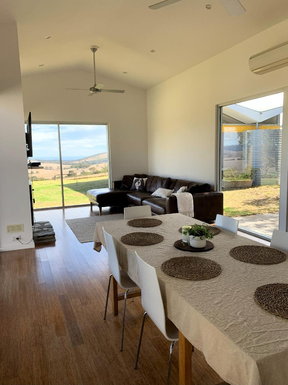 Lush Pastures Hotel in Inman Valley