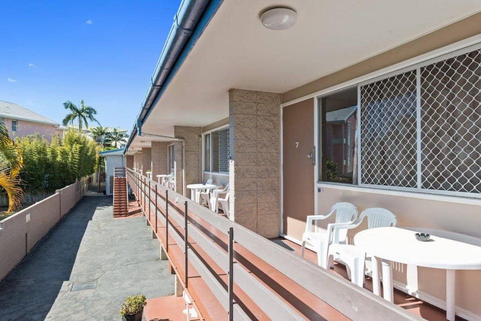 Browns Broadbeach Motel in Mermaid Beach