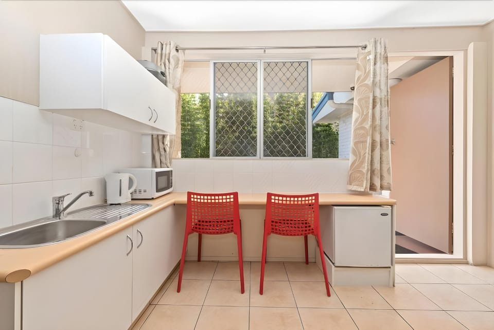 Browns Broadbeach Motel in Mermaid Beach