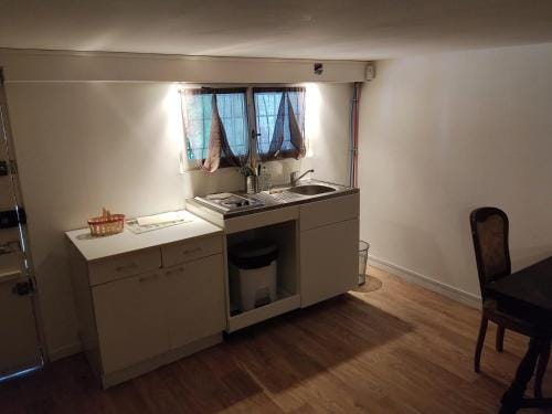 Studio prive dans maison Hotel in Île-de-France