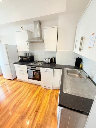 Kensington Guest Rooms 98 Hotel in City of Westminster