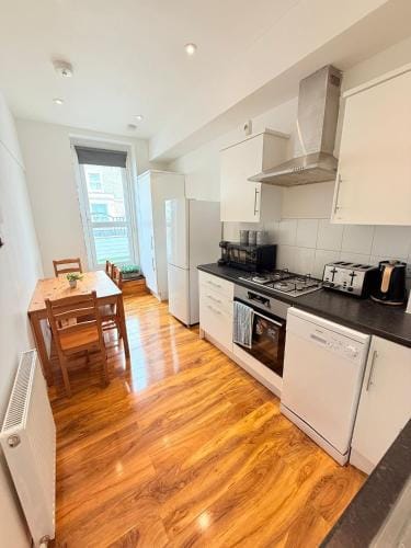 Kensington Guest Rooms 98 Hotel in City of Westminster