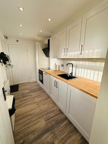 R3 - Newly renovated luxury Private En-Suite Room in Harborne Park Road - Birmingham Hotel in Birmingham
