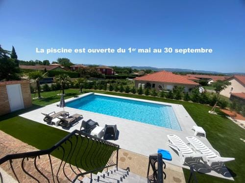 Studio chez l'habitant avec piscine commune Hotel in Bourgogne-Franche-Comté