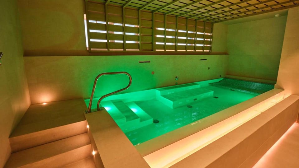 Hot tub
