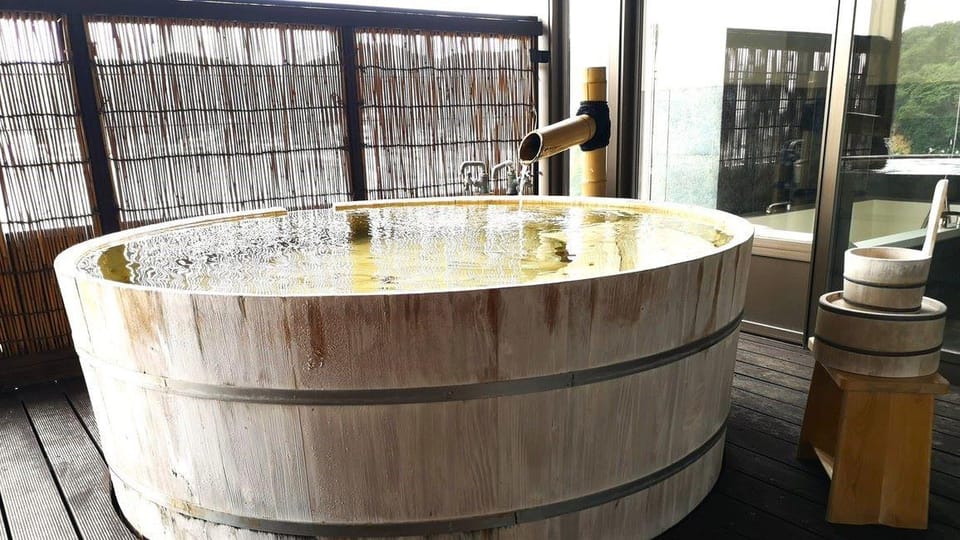 Bettei Rakuyu Hotel in Shizuoka Prefecture