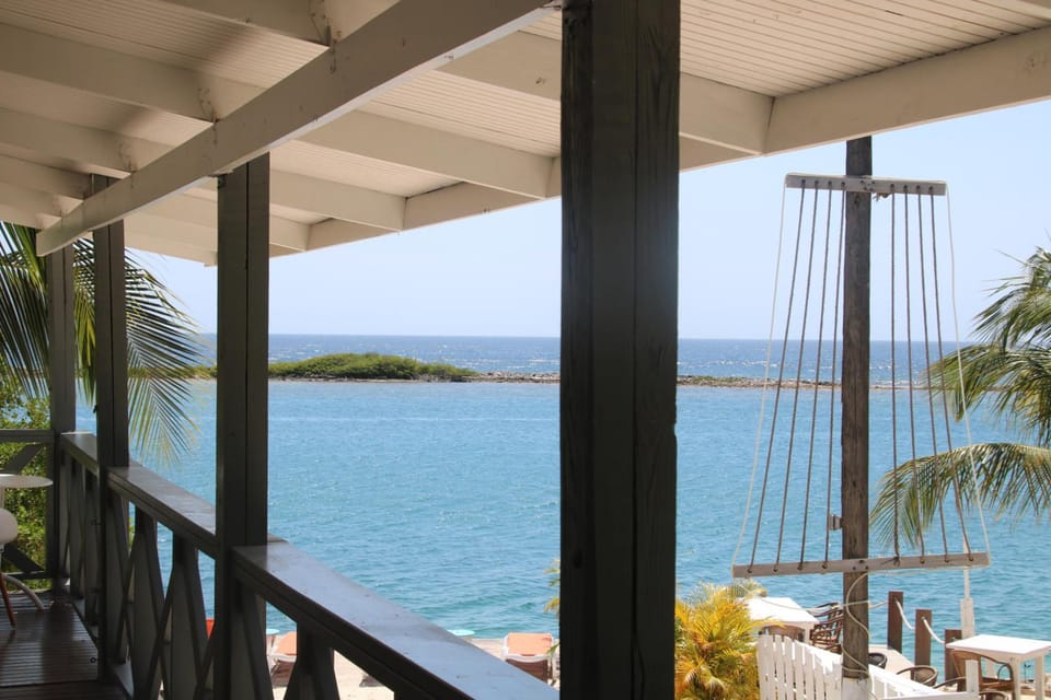 Coral Reef Beach Hotel in Savaneta