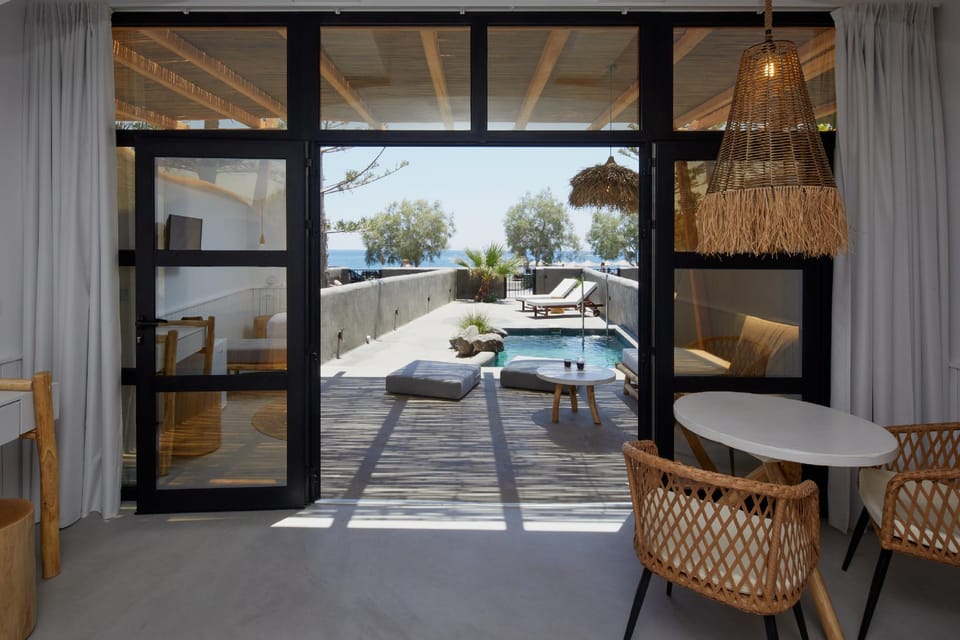 Oscar Beachfront Suites Hotel in Santorini