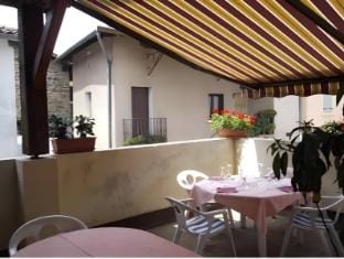 Logis Hotel Le Saint Clement Hotel in Auvergne-Rhône-Alpes