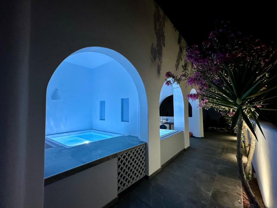 Miracles Suites by Anastasia Princess, Adults Only Apartment hotel in Perissa
