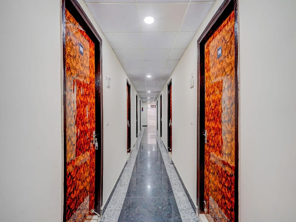 Hotel O The Moon Hotel in Noida