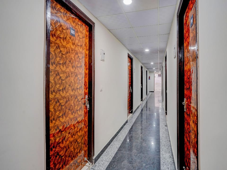 Hotel O The Moon Hotel in Noida