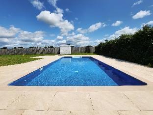 Oasis - 2 Bedroom Apartment - Ocean Breeze Hotel in Wales