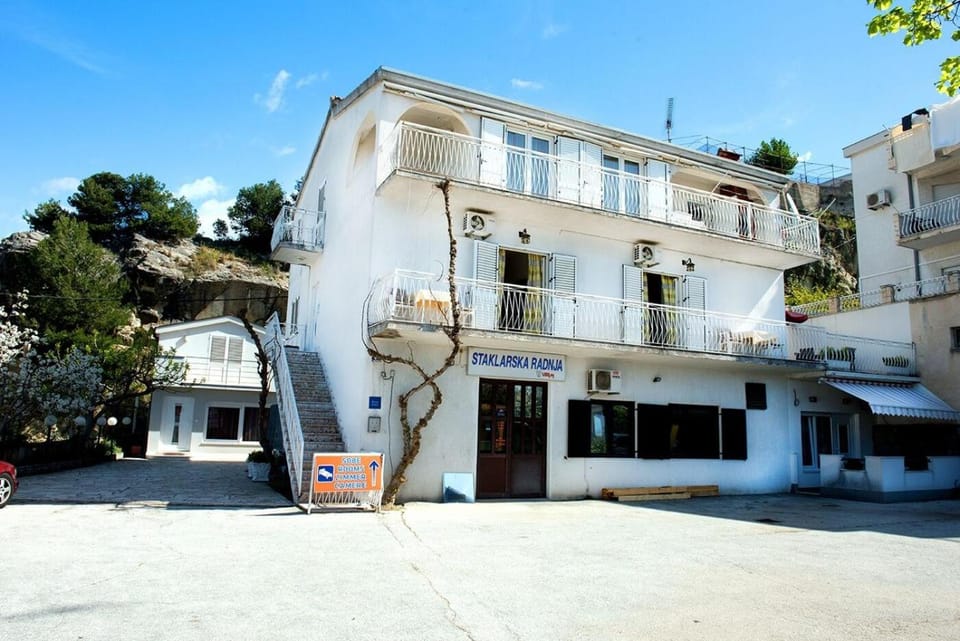 Apartments and Rooms Robi Hotel in Podstrana