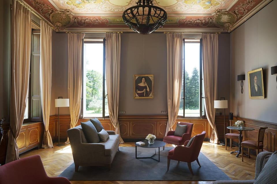 Shared lounge/TV area