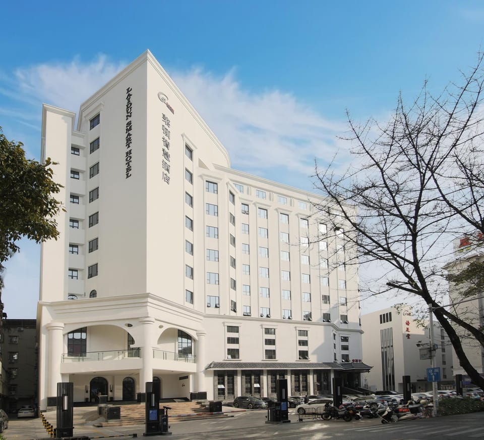 Lai Dun Smart Hotel (Huizhou Huiyang High-Speed Railway Station Branch) Hotel in Shenzhen