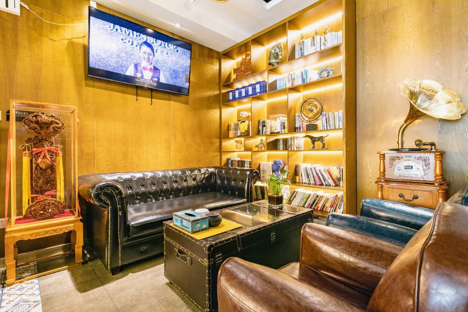 James Joyce Coffetel (Beijing West Railway Station Guanganmen Daguanying Metro Station) Hotel in Beijing