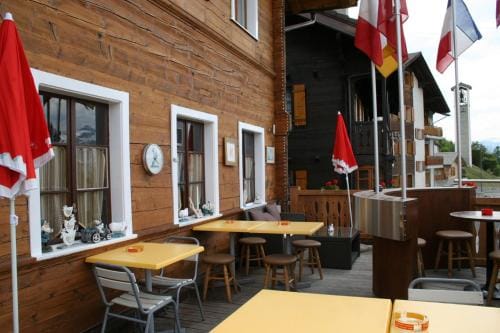 B&B Cafe de la Poste Hotel in Sion