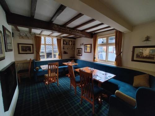 The Golden Cup - Yoxall Hotel in East Staffordshire District