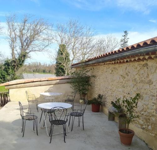 Chambre d'hotes du grand st-Marc proche Via Rhona Hotel in Sorgues