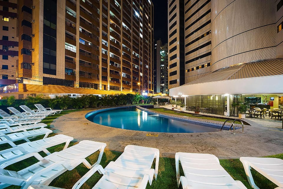 Swimming pool [outdoor]