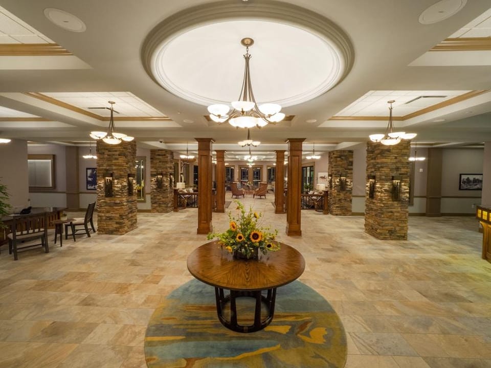 Chautauqua Harbor Hotel - Jamestown Hotel in Allegheny River